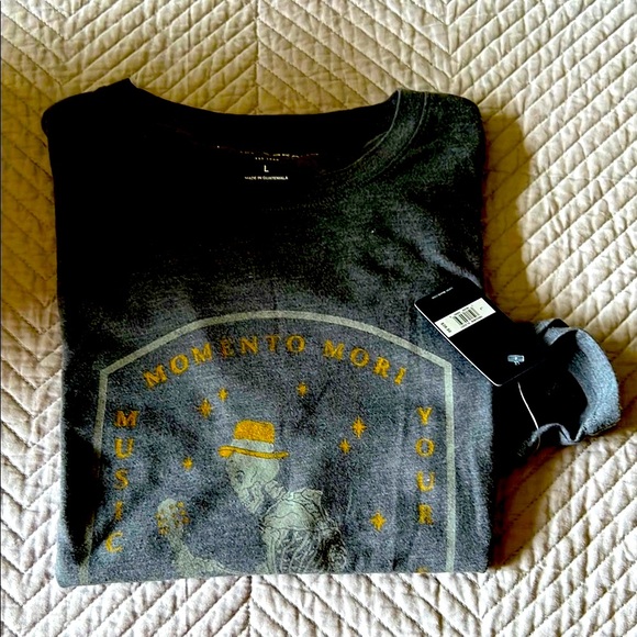 Lucky Brand Gray Graphic T-Shirt for Men. MOMENTO MORI MUSIC  FREES YOUR SOUL - Picture 2 of 6
